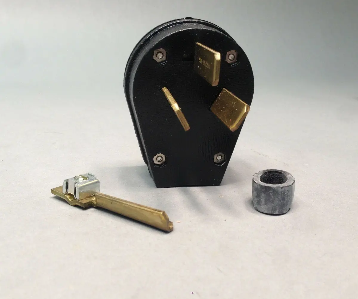 Eaton Universal Angle Plug S80-Sp (30A, 50A) (125/250V) (3-Pole, 3-Wire). Ideal For Range And Dryer Replacement Applications - S80 1